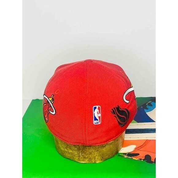 Reebok Unisex Red White NBA Miami Heat Fitted Cap Hat Size 7 3/8 - Picture 3 of 3